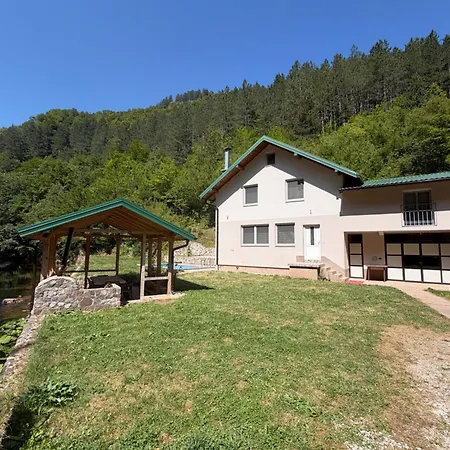 Apartman Riverstone House